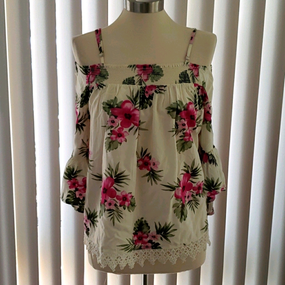 SAHARA 💟 NEW BLOUSE 👚  ( only bundle of 3)
